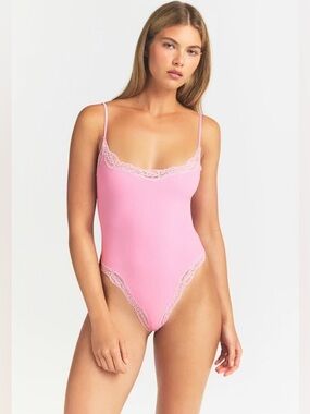 SKIMS Fits Everybody Lace Bodysuit S